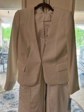 Antonio Melani 2-Piece Suit – Size 6 – Ivory/Cream Blazer & Pants